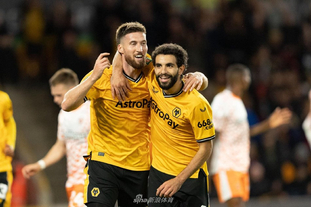 进球击溃利物浦！吉布斯·怀特生涯首次连续3场英超进球（吉布斯·怀特英超生涯首次三连斩，进球重创利物浦）