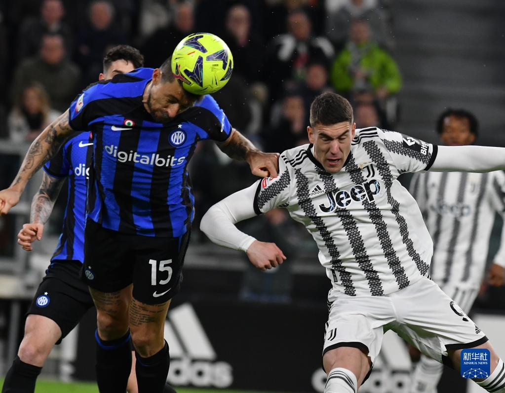 篮球勇士替补中锋贡献关键篮板（勇士替补内线摘下制胜篮板）