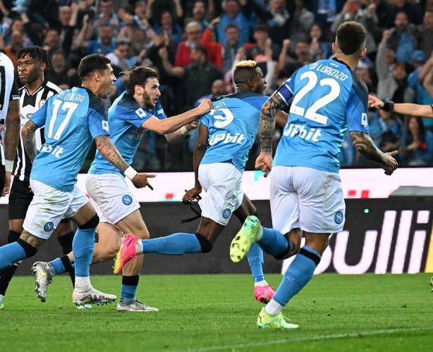 全球最疯狂的足球球迷文化（世界最狂热的足球球迷文化）