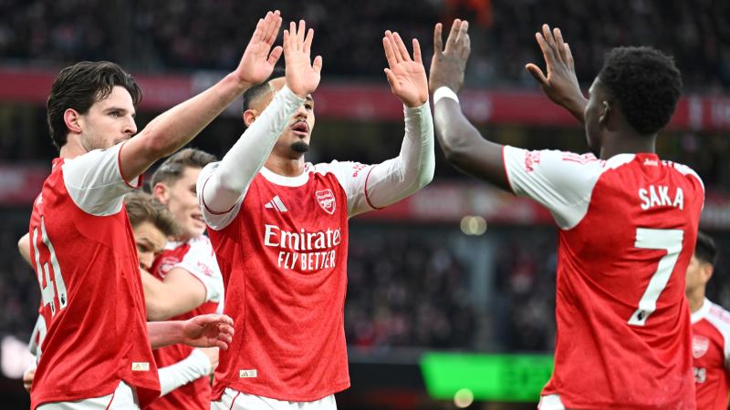 国乒多人香港街头行！王曼昱大笑露齿：8连胜张本美和国乒唯一（国乒众将香港街头漫步！王曼昱笑露齿，对张本美和豪取8连胜成队内唯一）