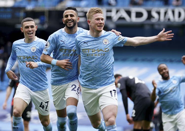 詹姆斯关键上篮助球队锁胜（詹姆斯关键上篮定胜负）