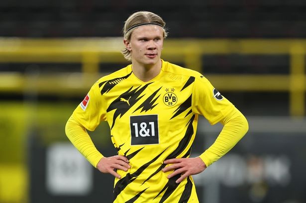 现场观看梅西杯，梅西与苏亚雷斯儿子本哈明一同观战（梅西携苏亚雷斯之子本哈明现身梅西杯看台）