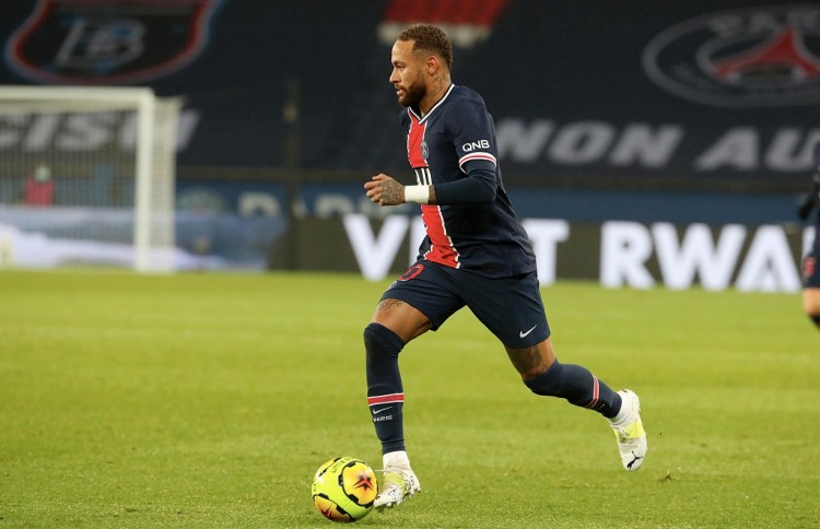 足球国足训练强度升级，体能教练参与指挥（国足加码训练强度，体能教练亲自指挥）