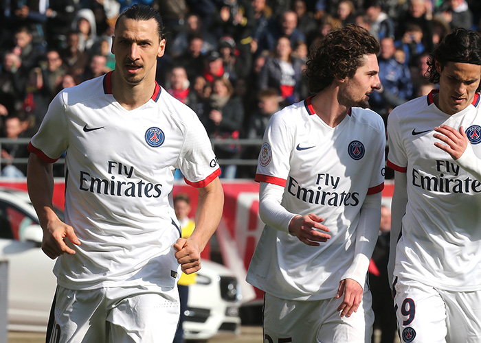 山东男篮上半场强势领先（山东男篮半场占据明显优势）