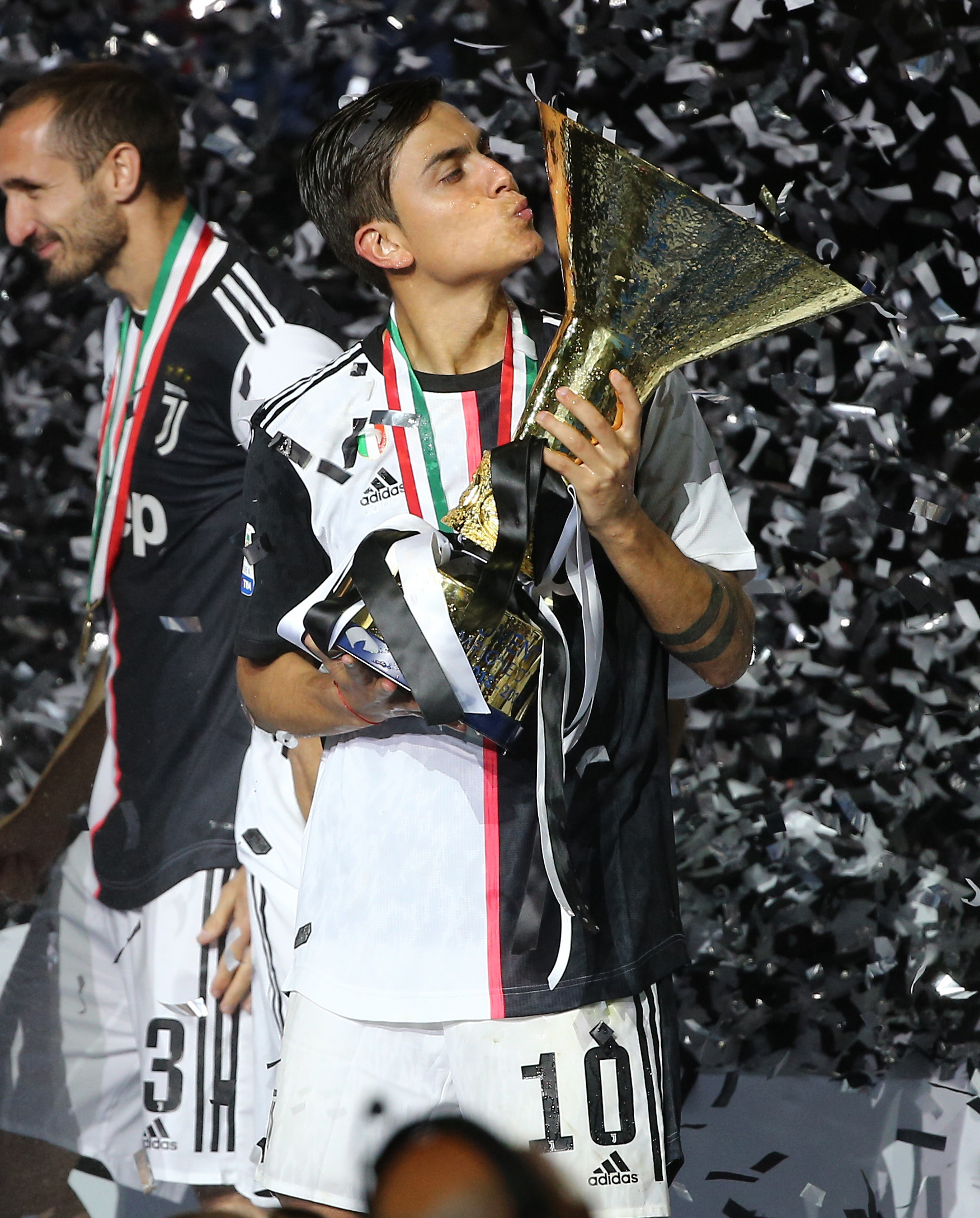 活塞成本赛季雷霆之后，第二支拿到20胜的球队（继雷霆之后，活塞成为本赛季第二支拿到20胜的球队）