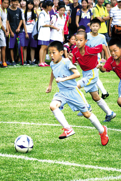 梅西：我们是冠军！感谢阿尔巴和布斯克茨在这段冒险中陪伴我（梅西：冠军属于我们！感谢阿尔巴与布斯克茨一路相伴）