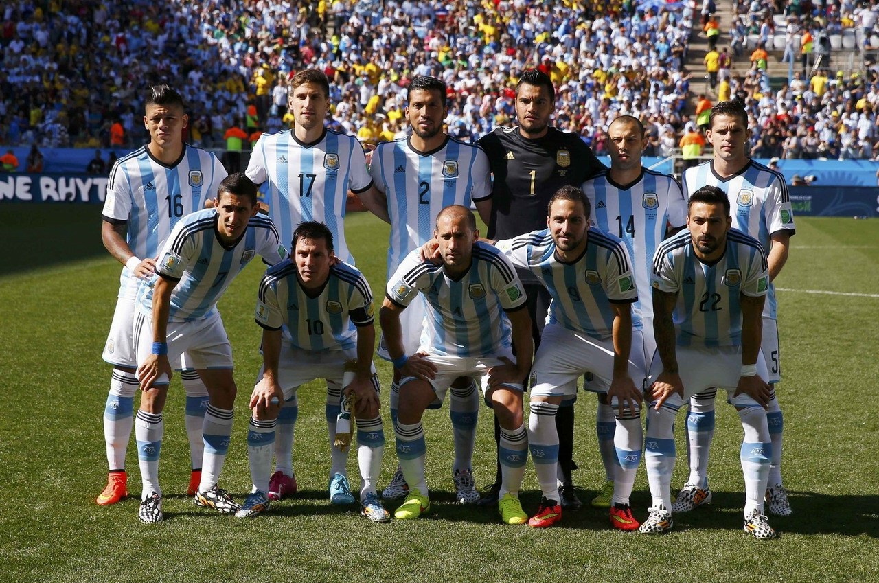 卡罗：选择滕哈格是一个错误的决定；不喜欢阿隆索现在的处境（卡罗：任用滕哈格是失策；不满阿隆索目前的处境）